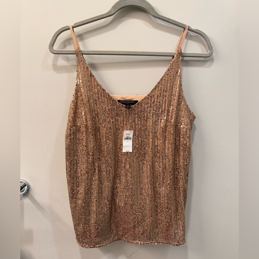 ✨NWT✨Banana Republic Rose Gold Sequin Camisole - Size Small